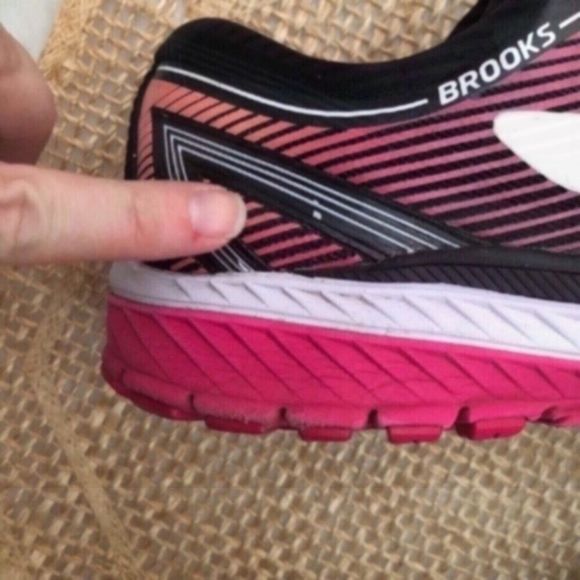 Brooks Ghost 10 Black and Pink - Picture 3 of 16